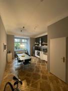 Möbliertes Einzelzimmer mit eigenem Bad am Treptower Park