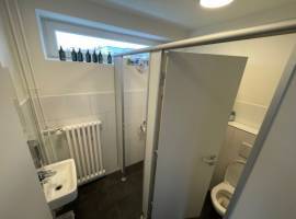 Wohnheimzimmer mit Garten und herzlicher Gemeinschaft