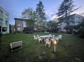Wohnheimzimmer mit Garten und herzlicher Gemeinschaft
