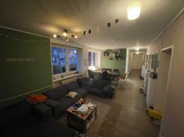 Wohnheimzimmer mit Garten und herzlicher Gemeinschaft