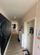 Wohnheimzimmer mit Garten und herzlicher Gemeinschaft