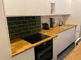 riesiges Zimmer mit Hochebene
