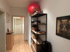 Sonniges Zimmer in 2er-WG, Amsterdamer Straße, ruhig.