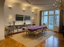High-End Altbau WG auf 300qm, nahe Bayerischer Platz