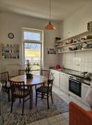 WG-Zimmer in schöner Altbauwohnung frei